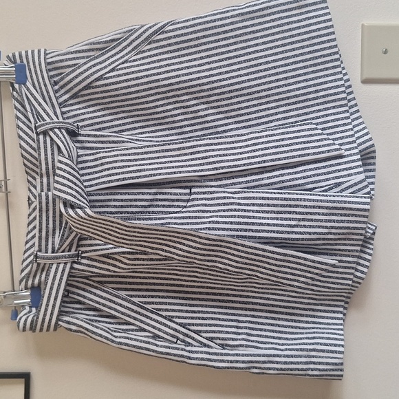 WHBM Striped Blazer and Shorts Set size 4 - Picture 7 of 10